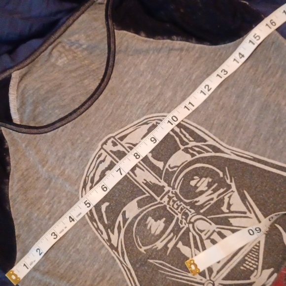 🍭🌺 Star Wars Gray and Black Graphic Top - Picture 9 of 11